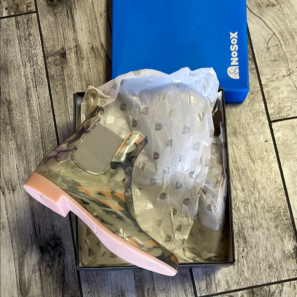 Camouflage Ankle Boots in Army Green Suede